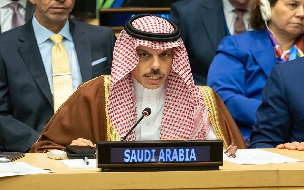 وزير الخارجية يصل موسكو في زيارة رسمية لبحث العلاقات الثنائية والقضايا الإقليمية
