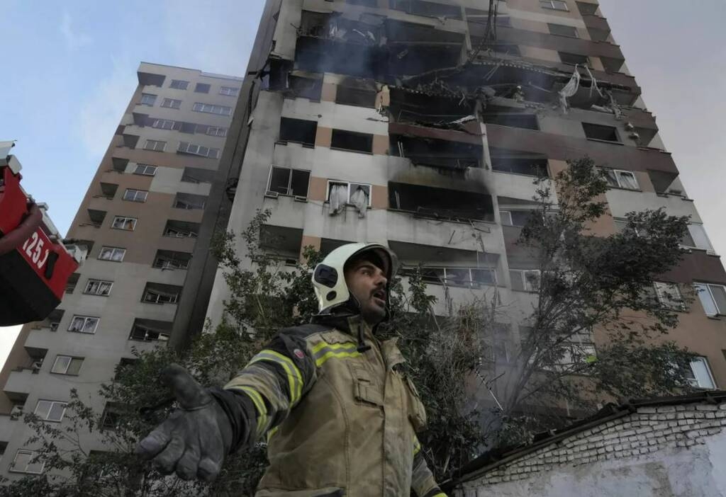 إيران: مقتل مديري المخابرات بهيئة الأركان والعمليات العسكرية في القصف الإسرائيلي