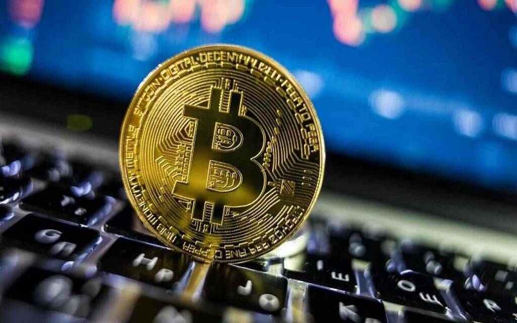 وسط موجة تقلبات عنيفة.. "بيتكوين" تحقق ارتفاعاً أسبوعياً بنسبة 5.3%