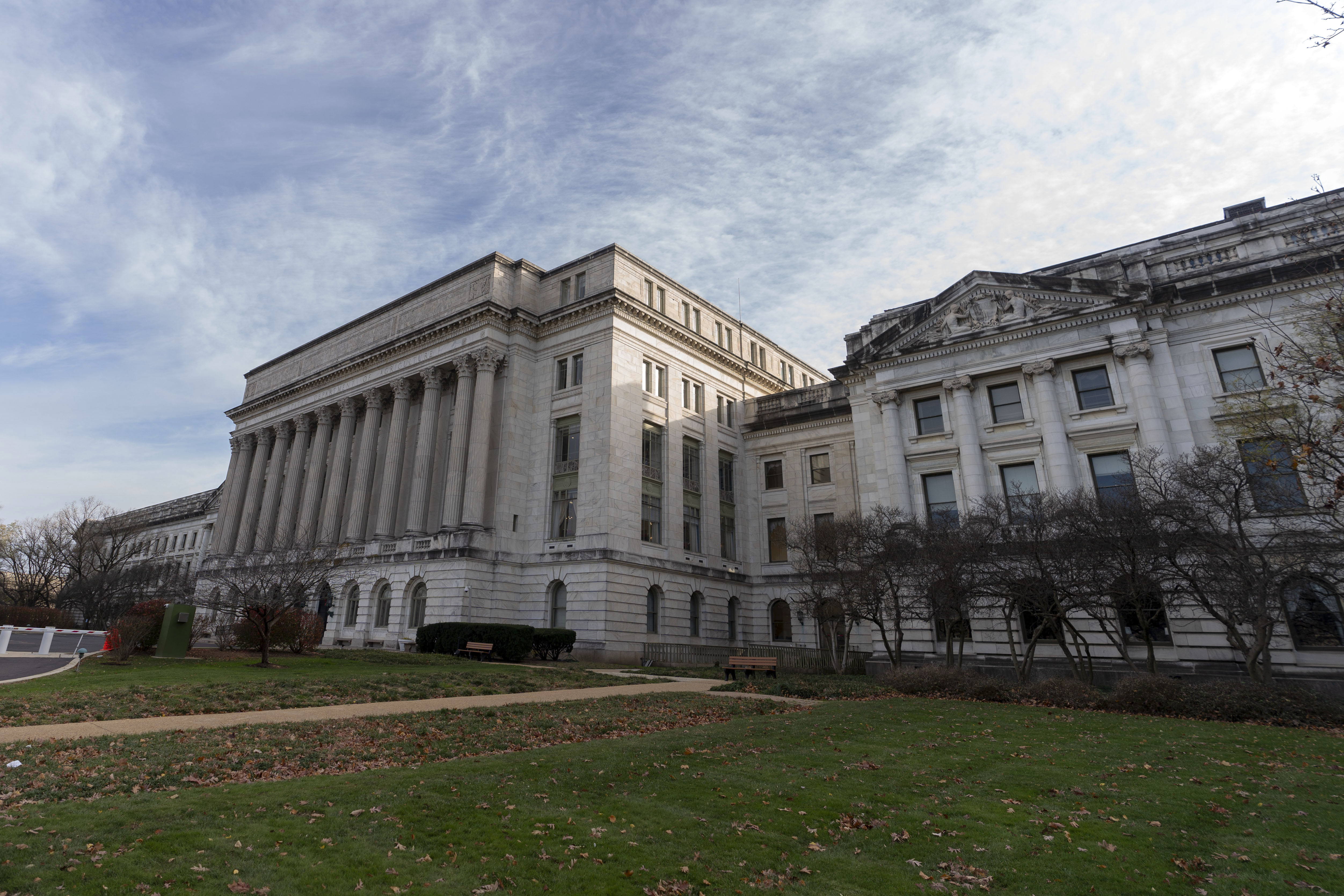 Trump officials delayed farm trade report over deficit forecast