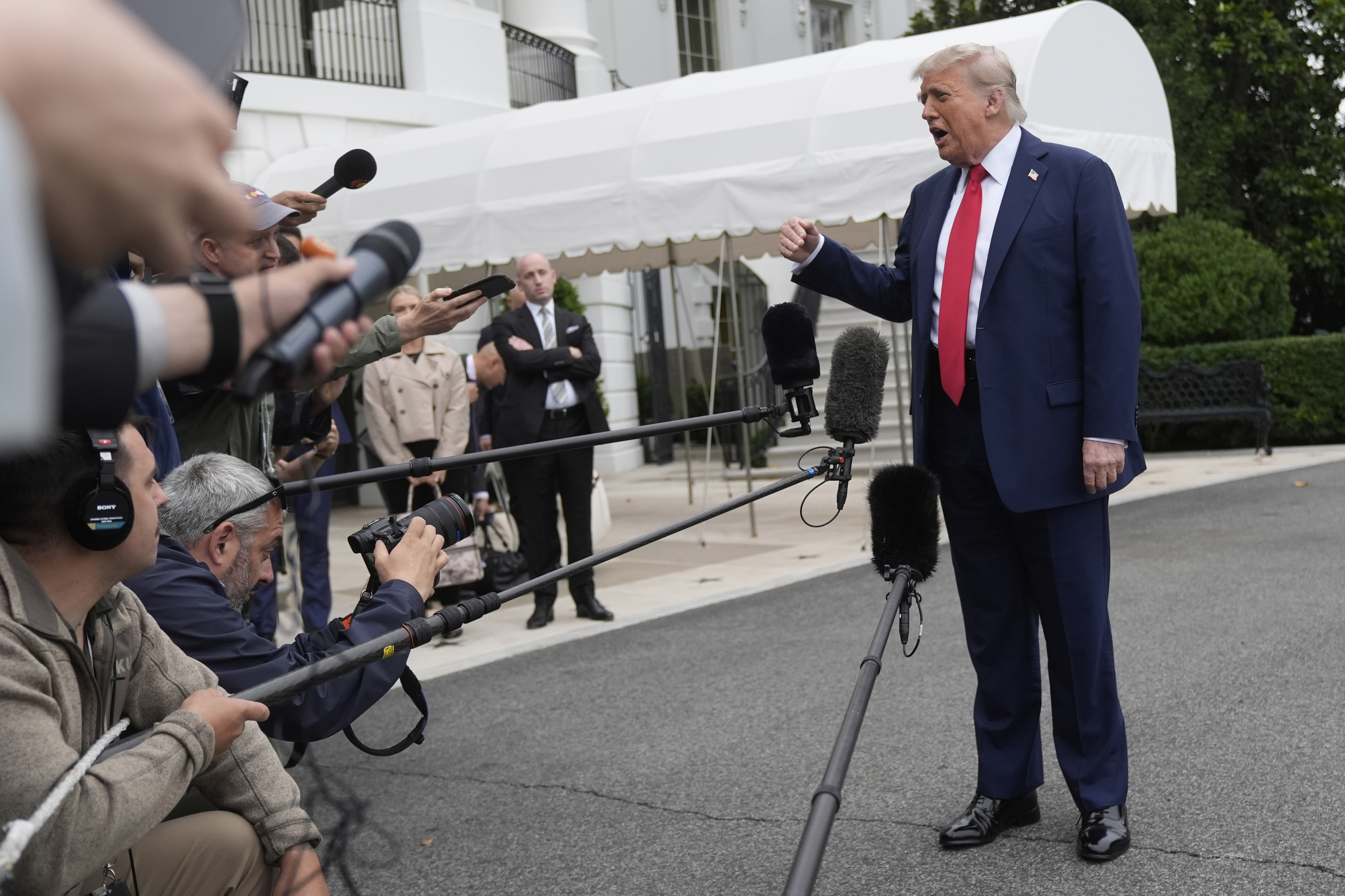 Trump ratchets up immigration threats to Democratic-run cities