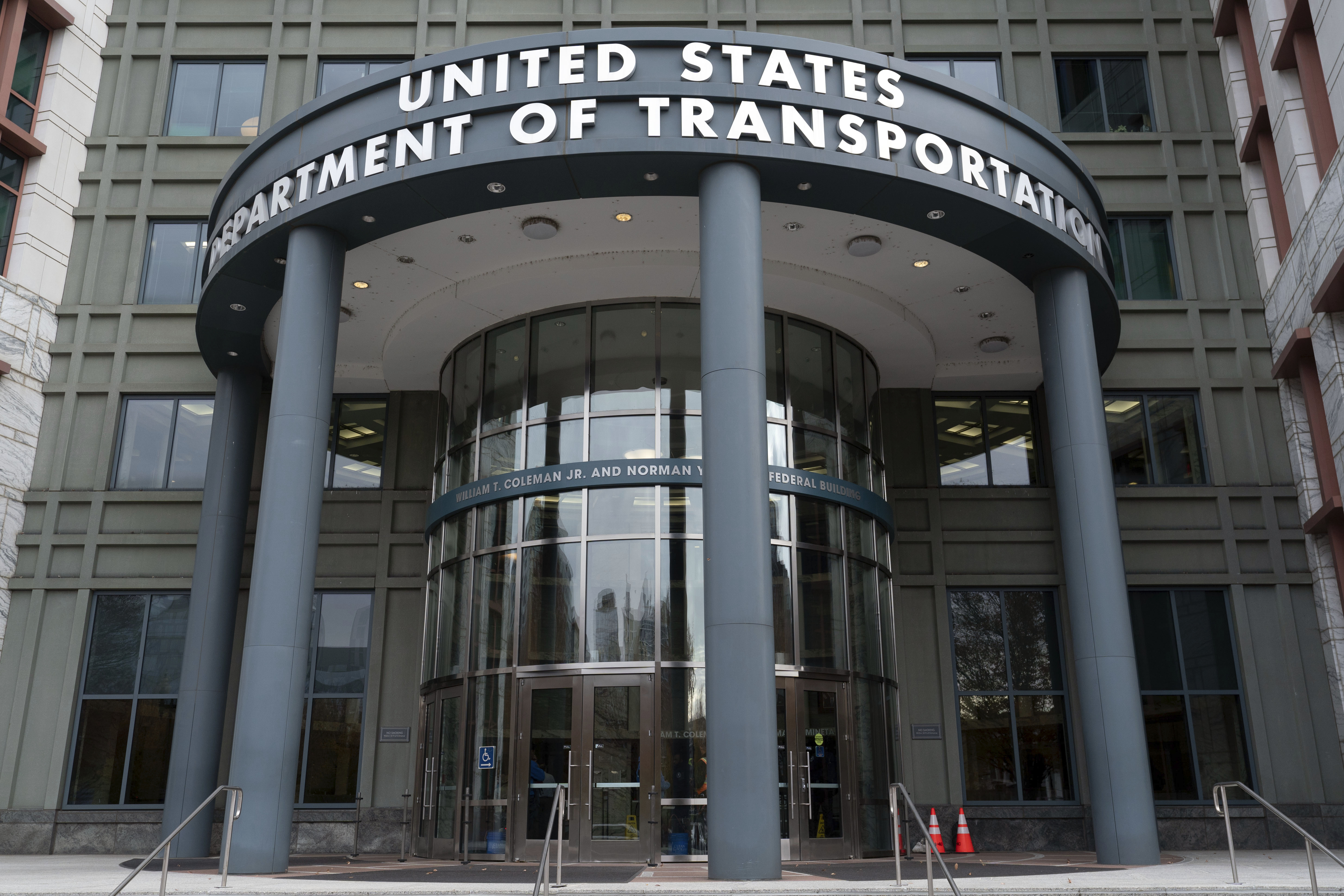 Layoffs hit regulator for auto and pipeline safety
