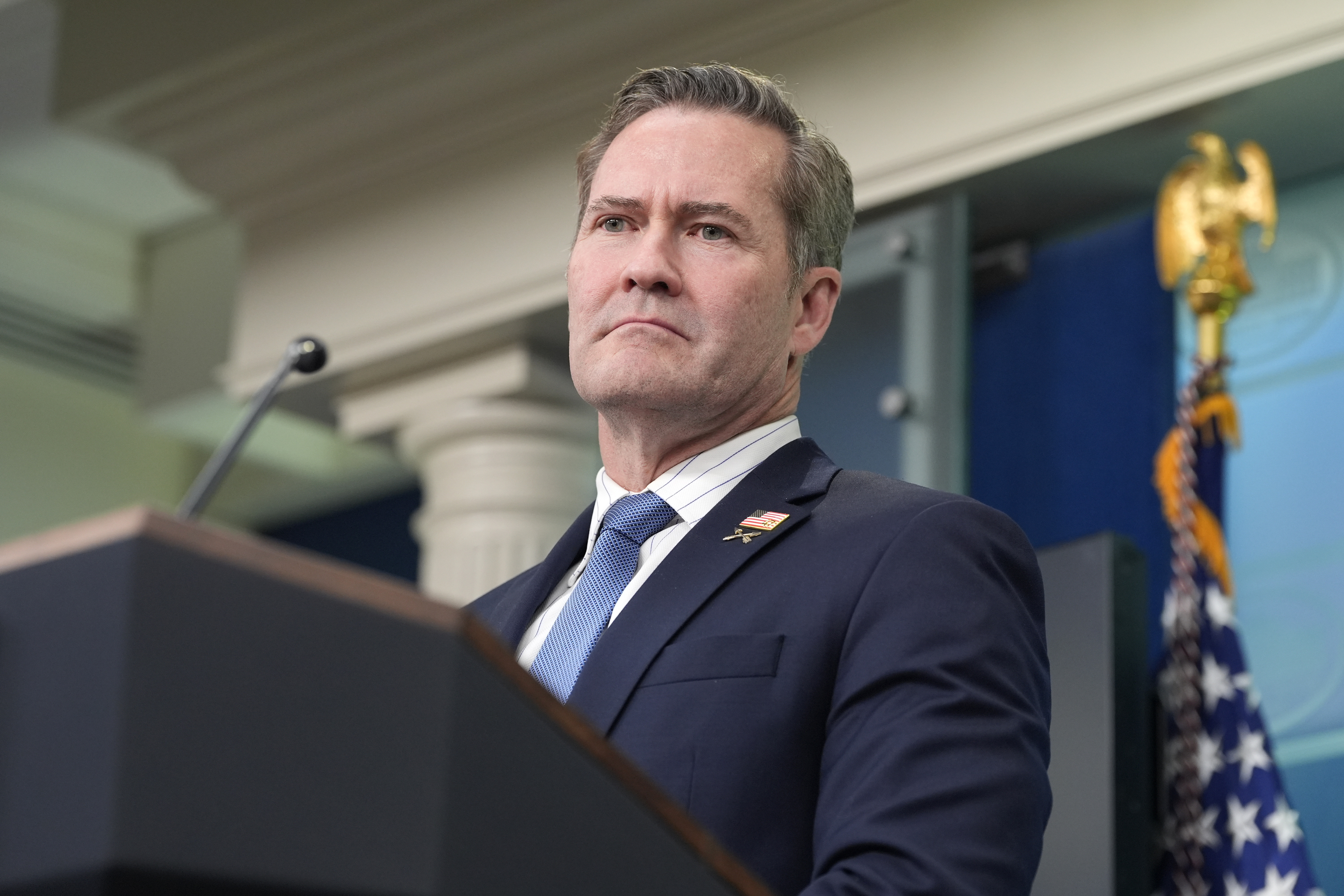 In private meeting, Vance and top advisers suggested Trump oust Waltz