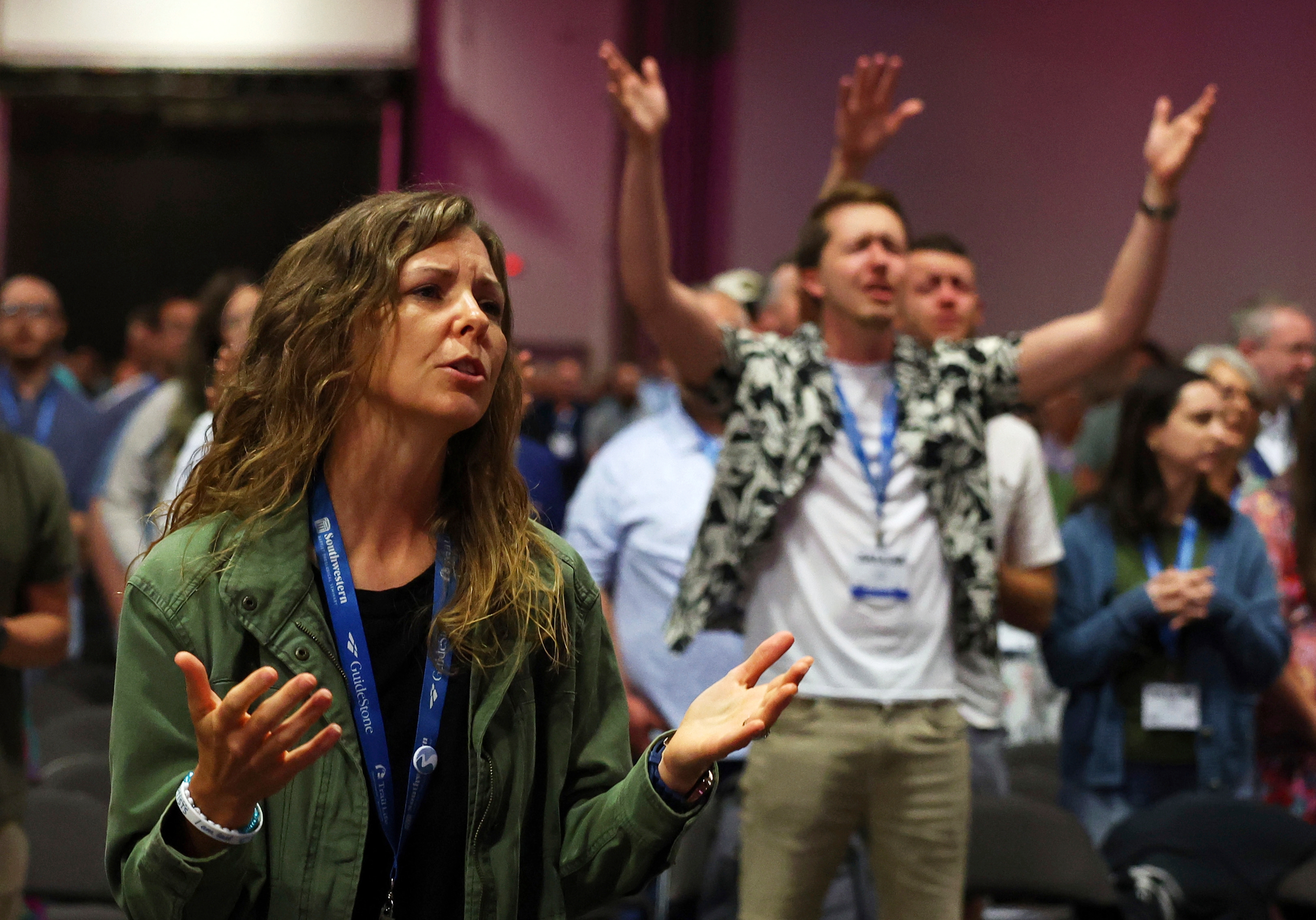 Southern Baptists vote to endorse a ban on gay marriage