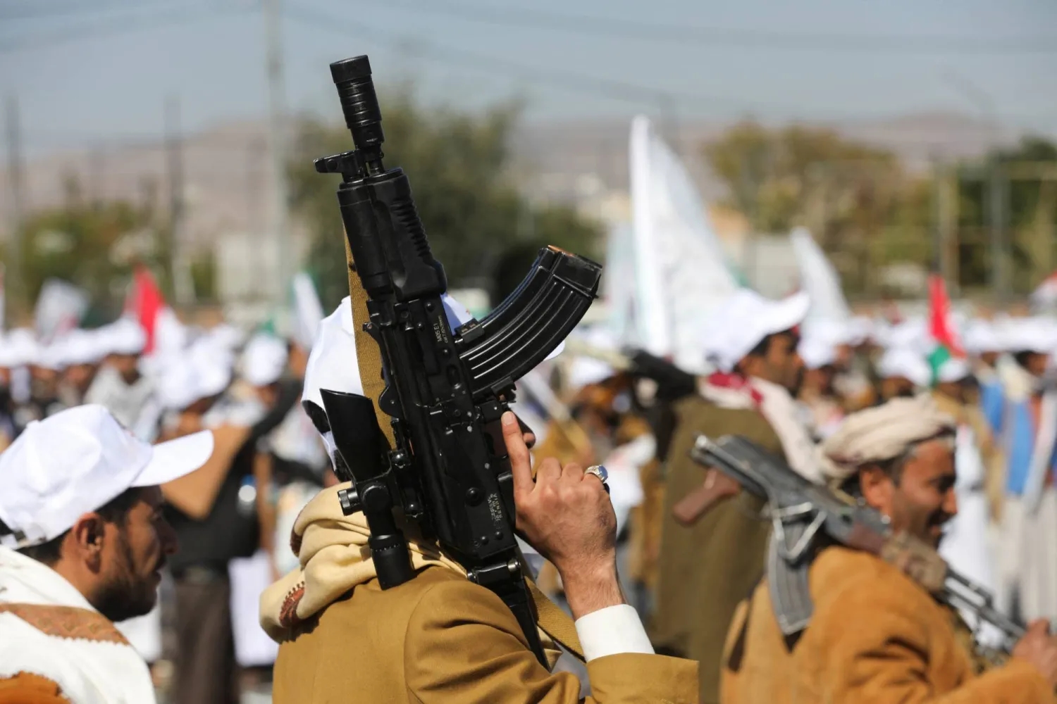 الحوثيون يقصفون إسرائيل: 'لن تناموا بسلام وغزة ليست وحدها'!