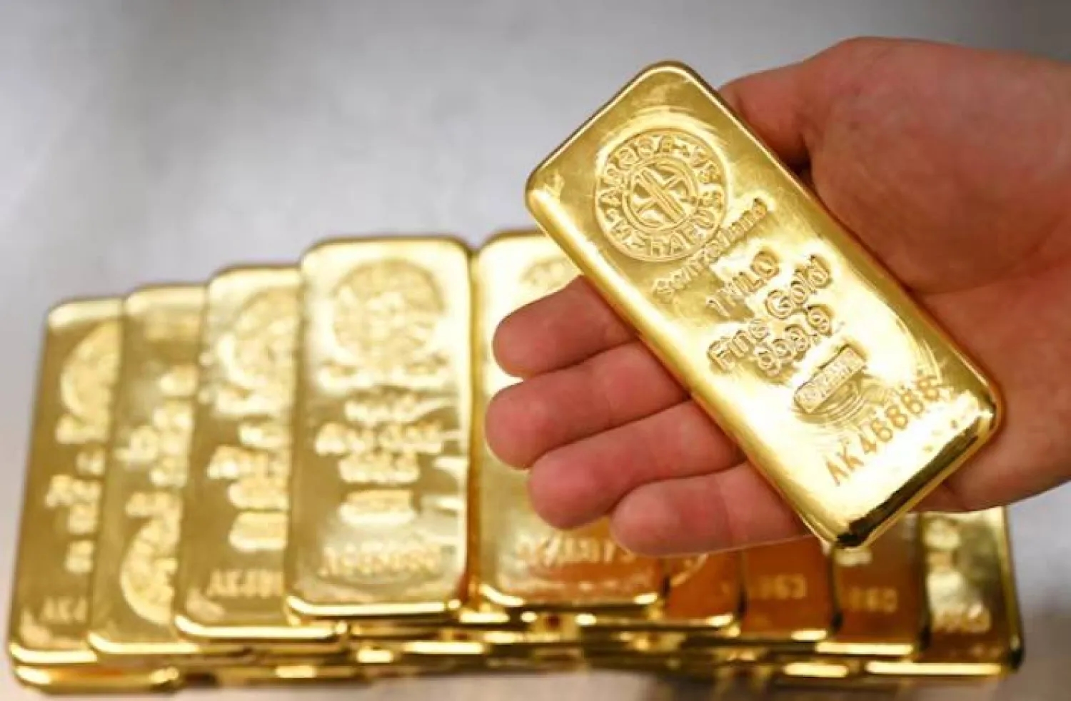 الذهب يتراجع مع تلاشي مخاوف حرب الرسوم وارتفاع الدولار وترقّب قرار الفيدرالي