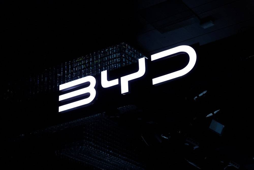 Rectangular Steering Wheels, Floating Cars and Deluxe EVs Debut at Paris Auto Show