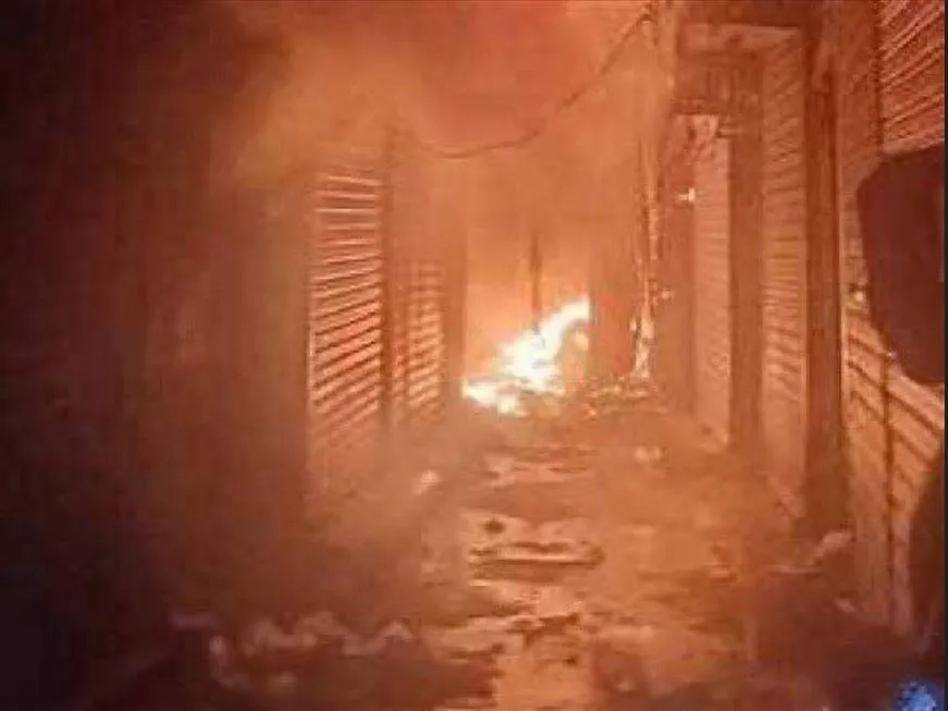 إصابة 15 شخصاً وتدمير 12 منزلاً في حريق بالقاهرة