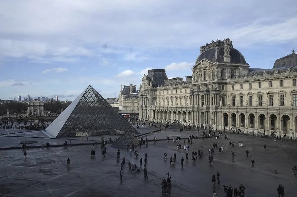 Macron to Speak on Louvre Future After Memo About Decay