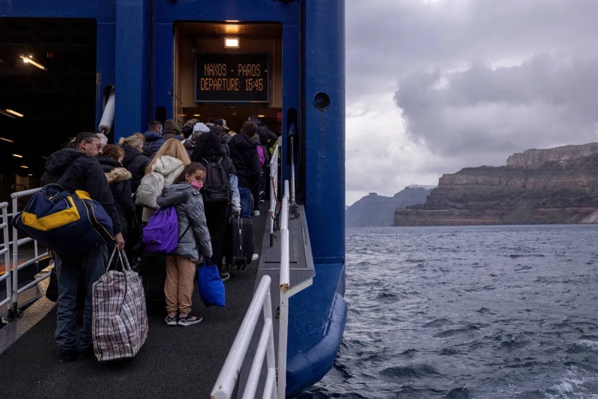 Greece to Build Escape Port on Santorini as Quakes Continue