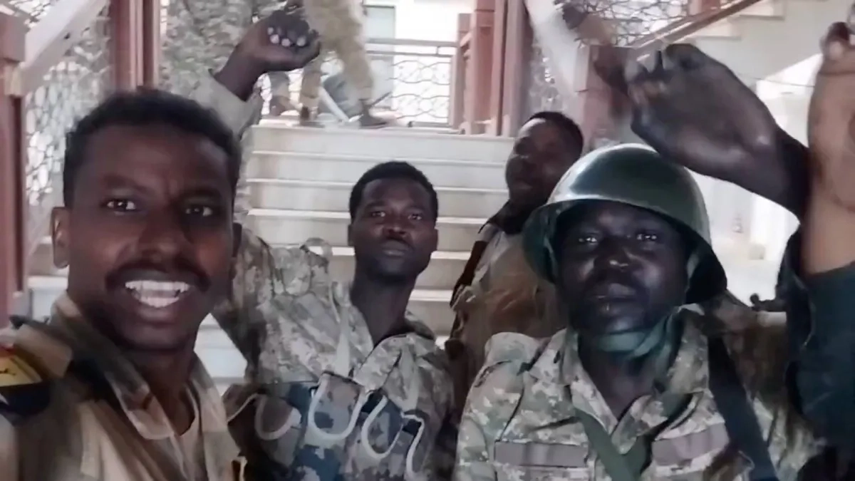 الجيش السوداني يعلن استعادة القصر الرئاسي... و«الدعم السريع»: المعركة مستمرة