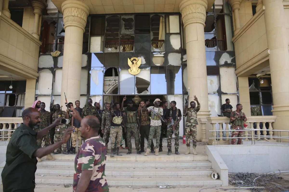 Sudanese Army Seizes Control over Main Headquarters of Central Bank