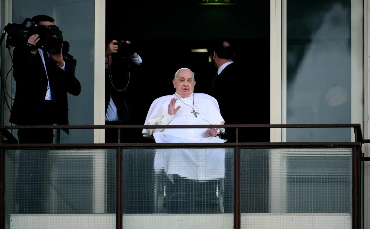 Pope Arrives at Vatican after 5-week Hospital Stay