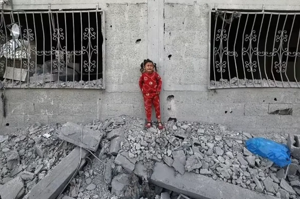 Gaza Rescuers Say Nine Children among Dead in Israel Strike on UN Building