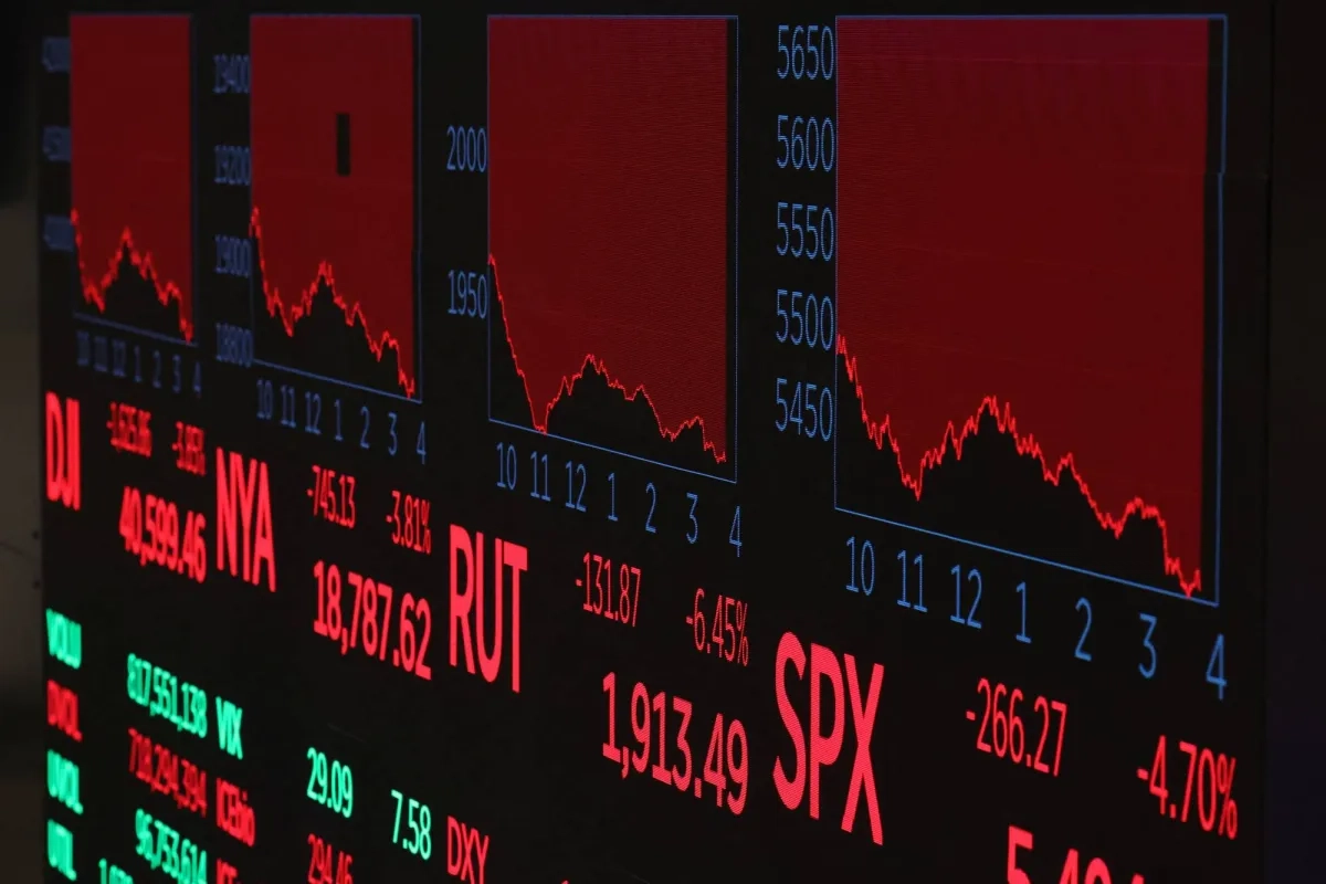 الأسهم العالمية تتراجع مع تقييم المستثمرين لتكلفة رسوم ترمب