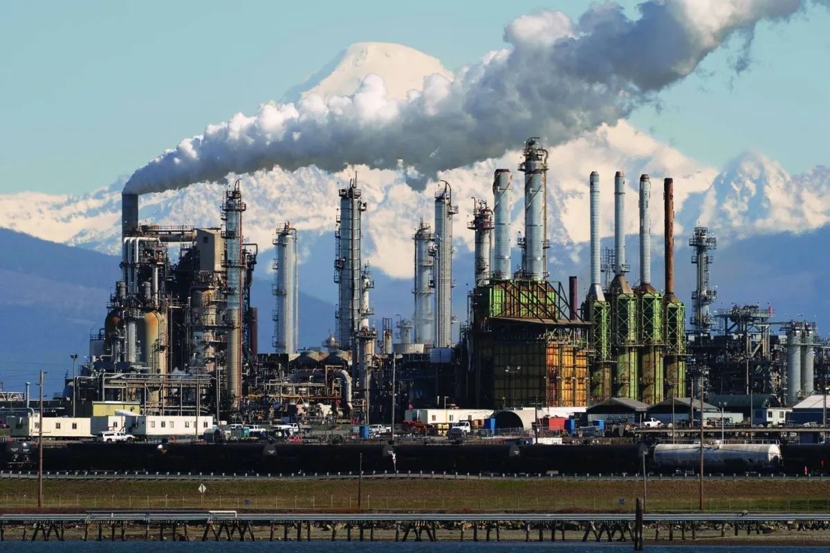 Oil Tumbles Further as US-China Trade Tensions Fuel Recession Fears