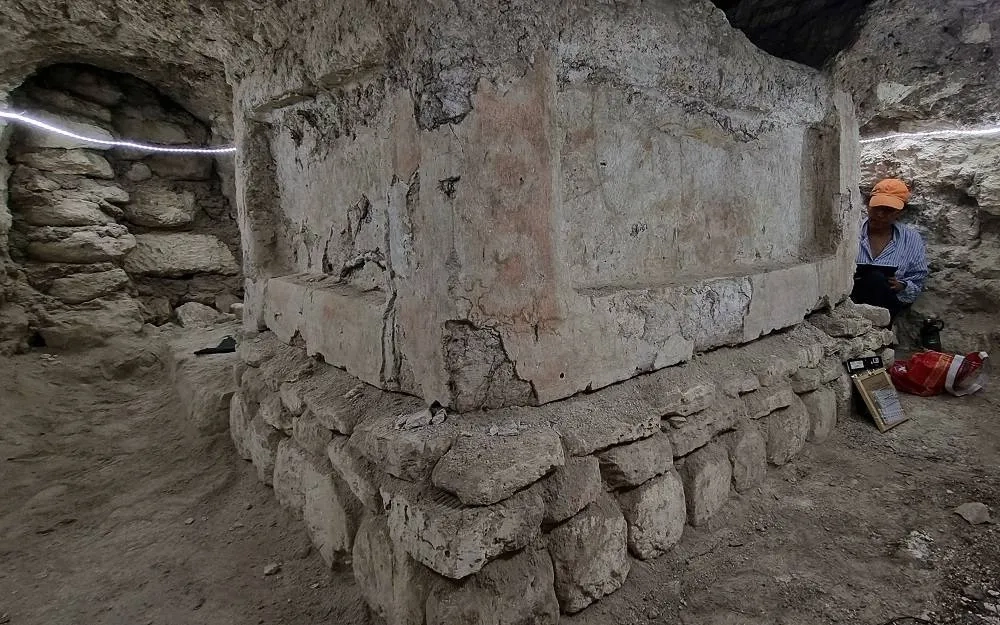 Altar Found in Guatemalan Jungle Evidence of Mingling of Mayan and Teotihuacan Cultures, Experts Say
