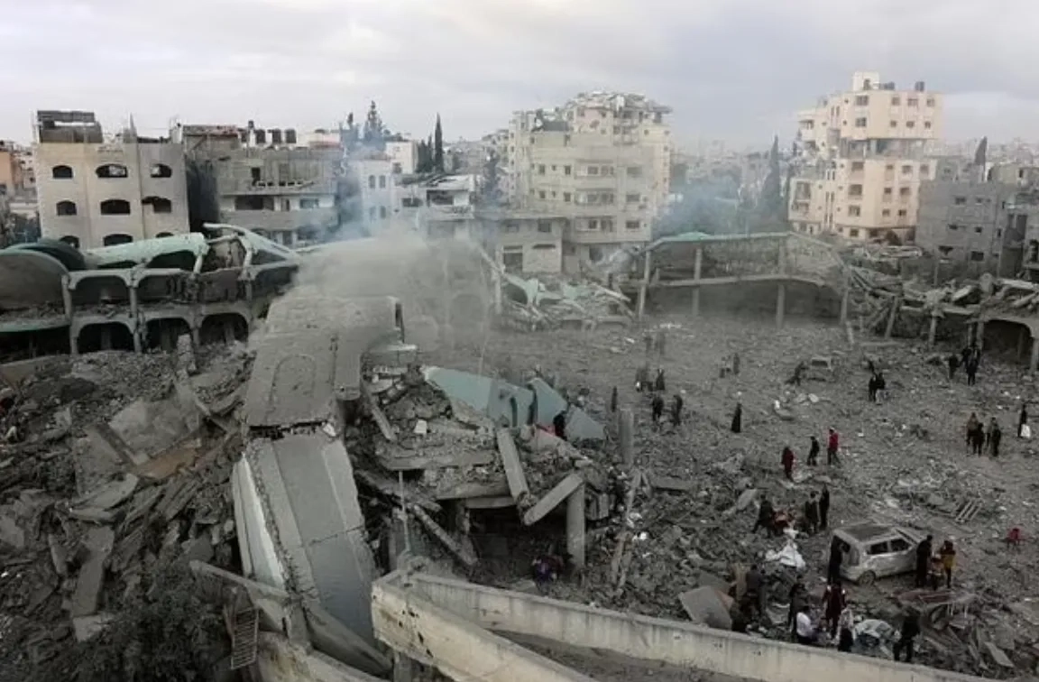 Gaza Rescuer Risks Life to Save Victim of Israel Strike