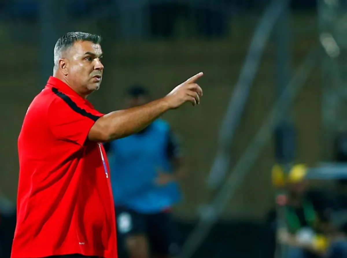 UAE Appoint Romanian Olaroiu to Replace Bento as Head Coach