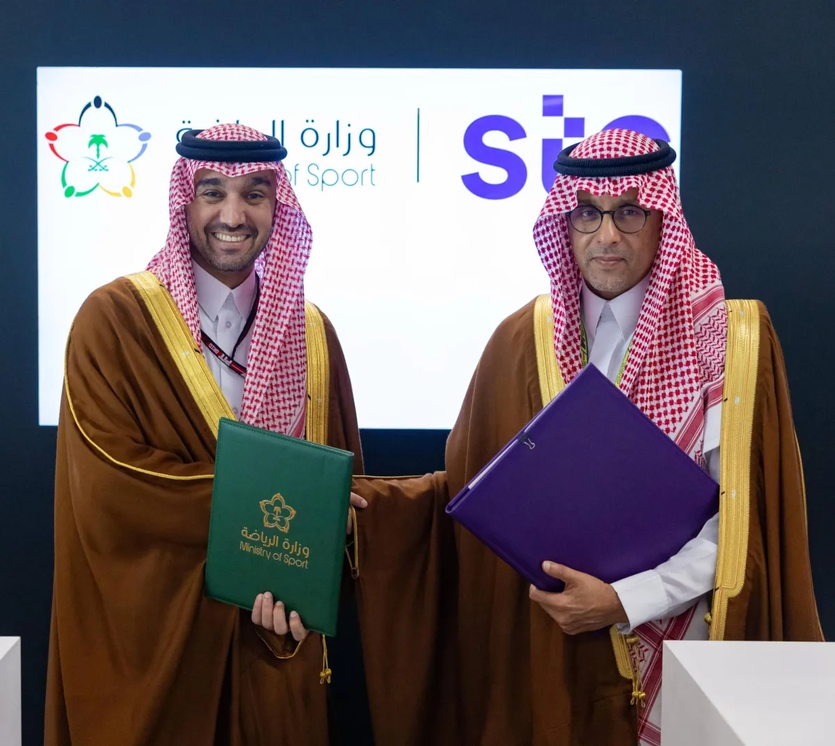 وزارة الرياضة توقع مذكرة تفاهم مع «إس تي سي»