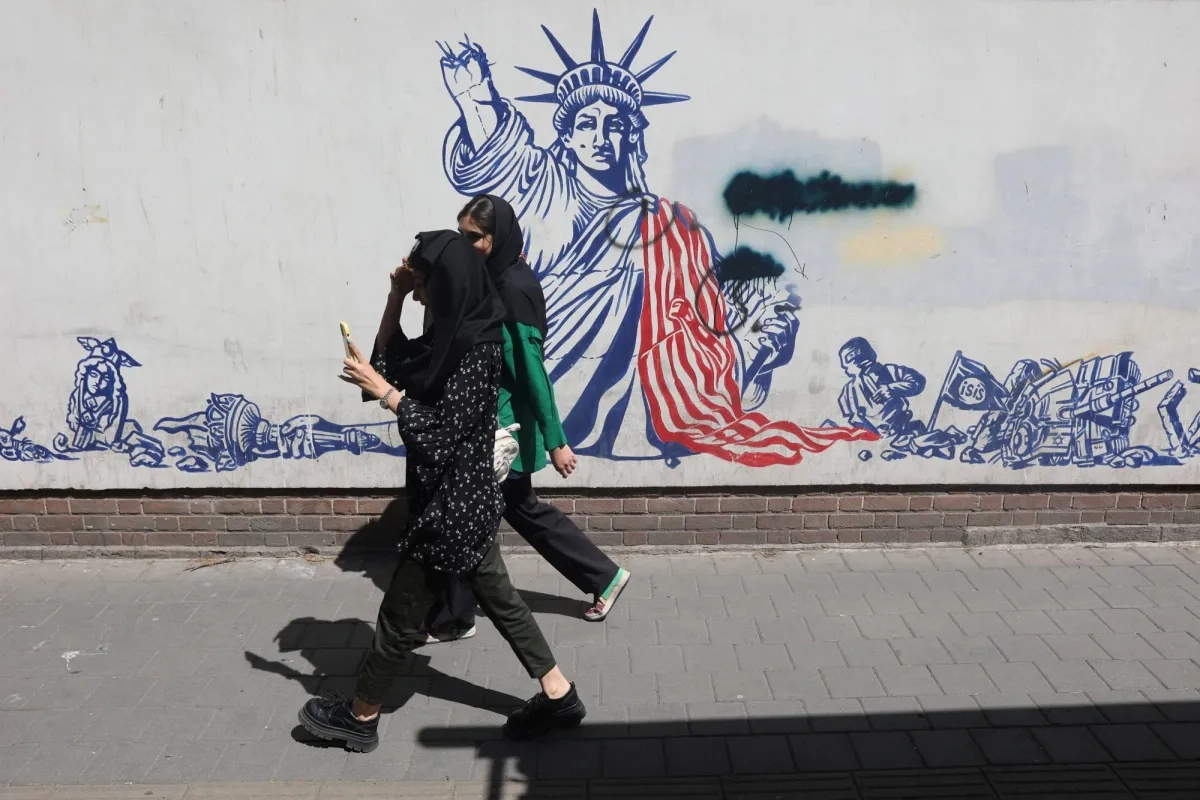 طهران تتوخى الحذر... وتأمل في مبادرات دبلوماسية