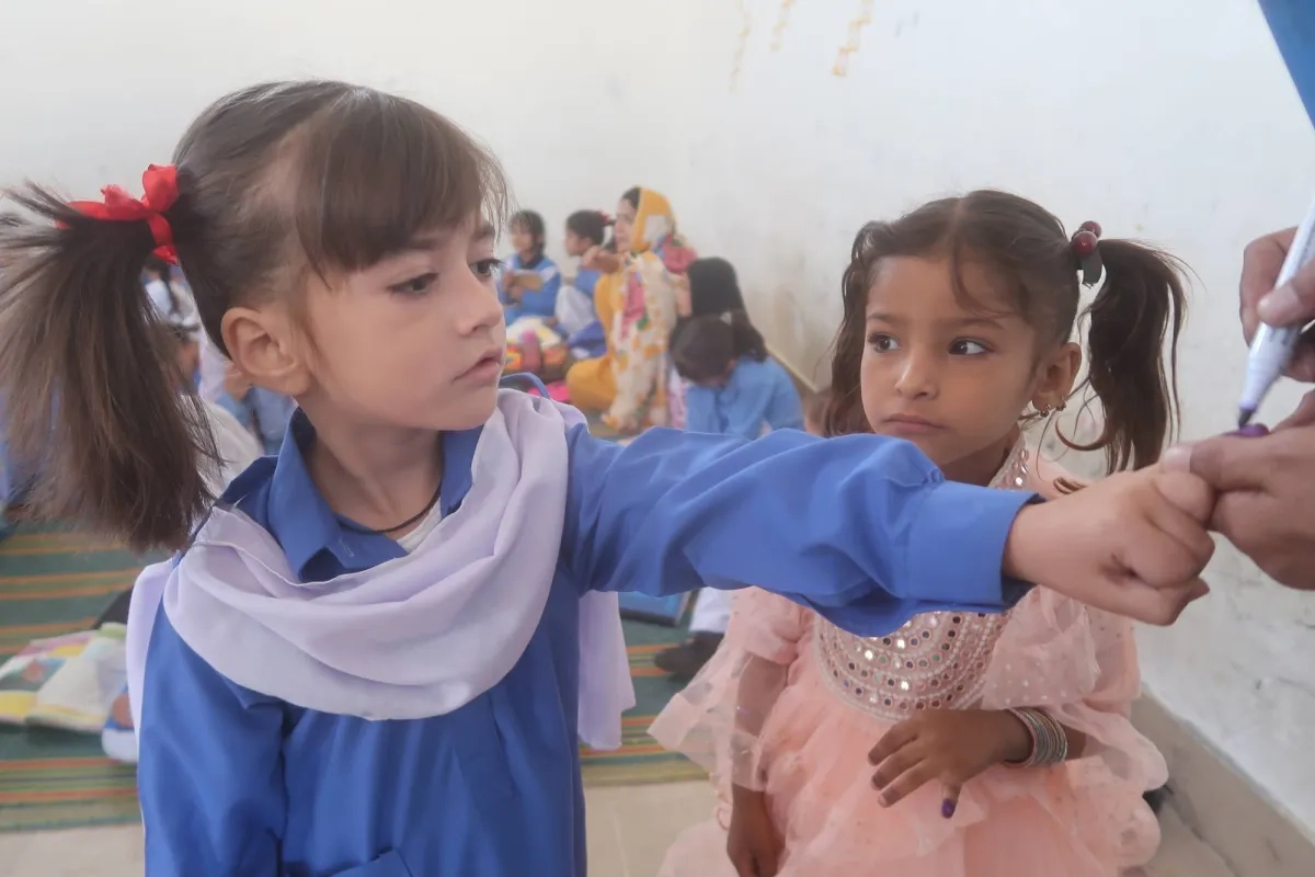 Gunmen Kill 2 Security Officials Assigned to Protect Polio Workers in Pakistan