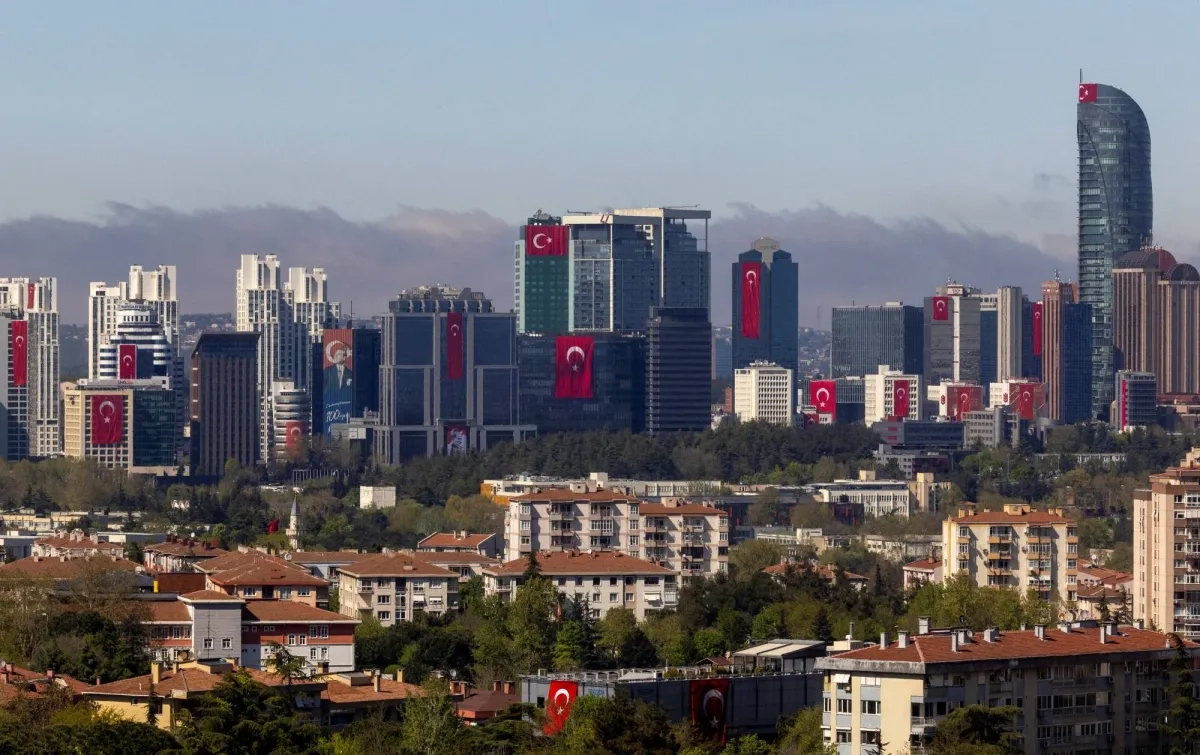 Powerful Quake of 6.2 Magnitude Shakes Istanbul