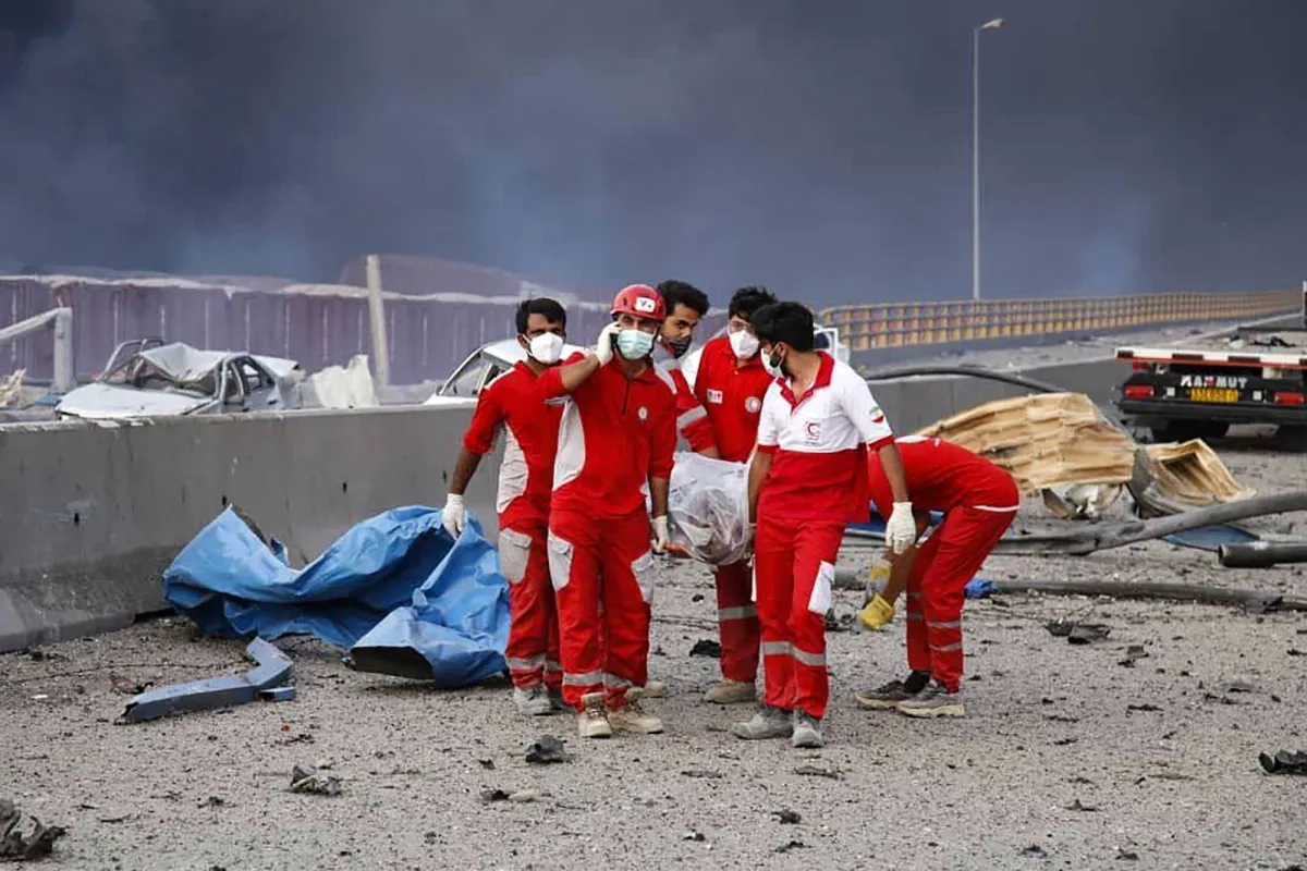 انفجار ميناء رجائي يشعل جدلاً حول شحنة وقود صواريخ