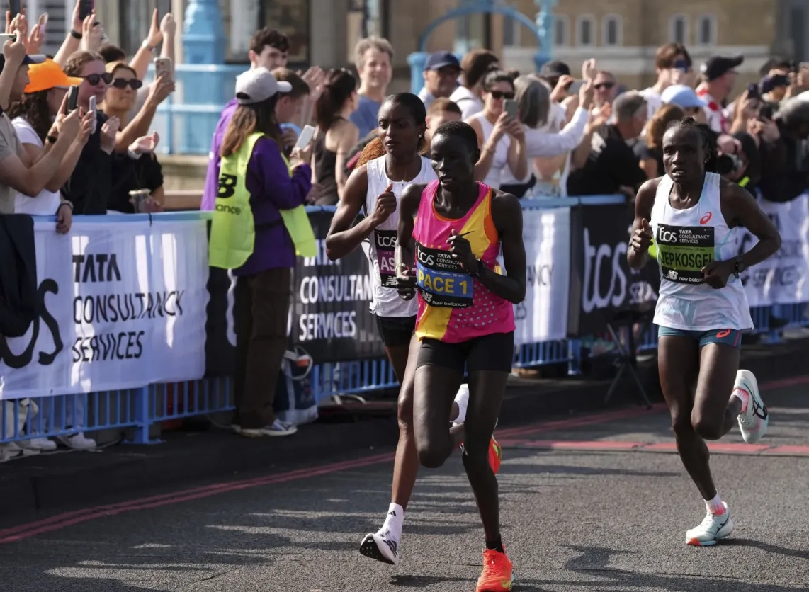 Assefa Wins London Marathon Women's Race after Late Breakaway
