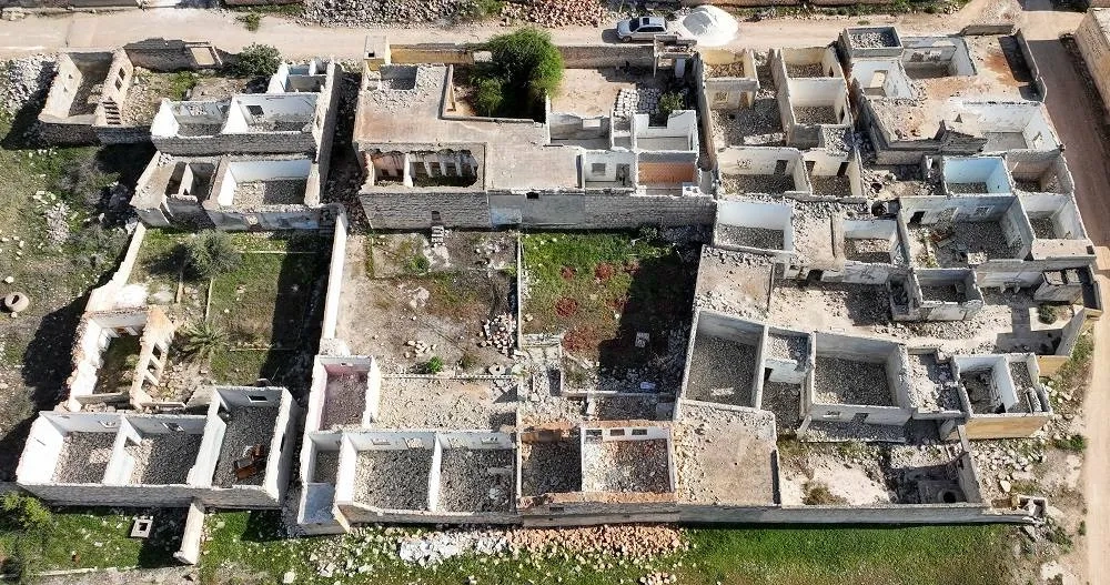 Lacking Aid, Syrians Do What They Can to Rebuild Devastated Aleppo