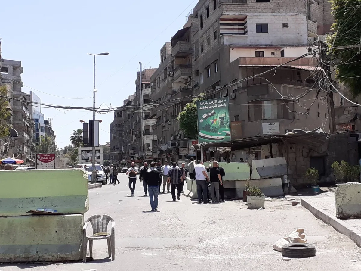 بسبب تسجيل مفبرك... قتلى وجرحى في اشتباكات مسلحة بمحيط العاصمة دمشق