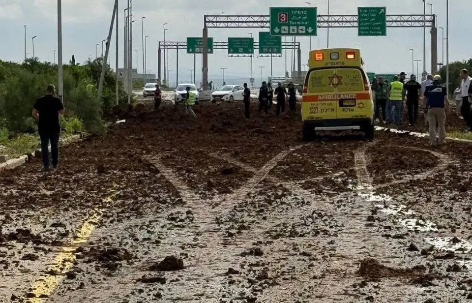 سقوط صاورخ أطلق من اليمن في محيط مطار بن غوريون بتل أبيب (فيديو)