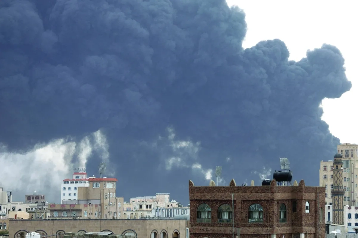 إسرائيل تضرب مطار صنعاء ومنشآت طاقة