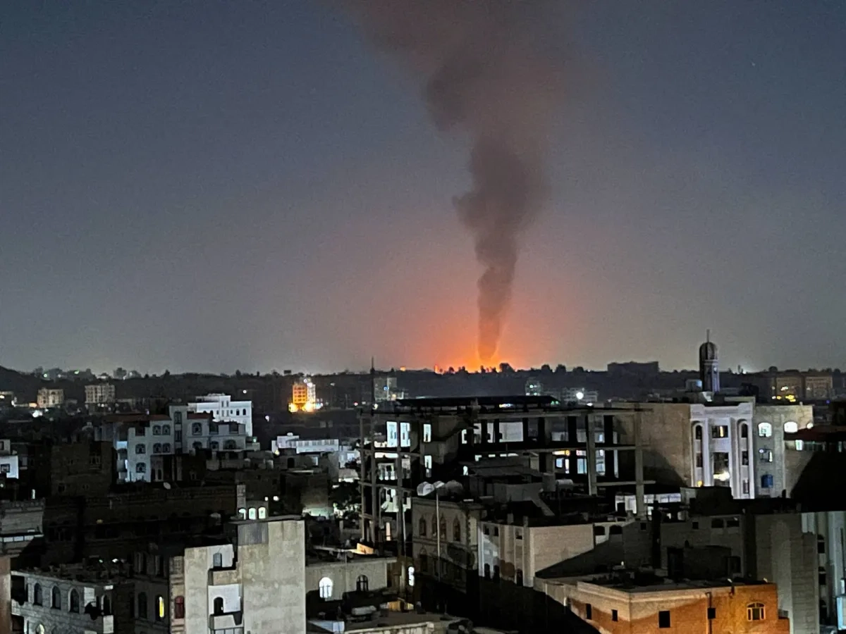 اليمنيون يفيقون على دمار كامل لمطار صنعاء ومنشآت الطاقة