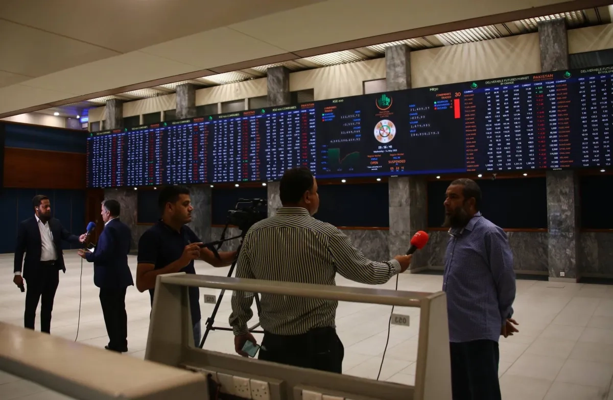 توقف التداول في بورصة باكستان بعد هبوط حاد للمؤشر الرئيسي 6.3 %