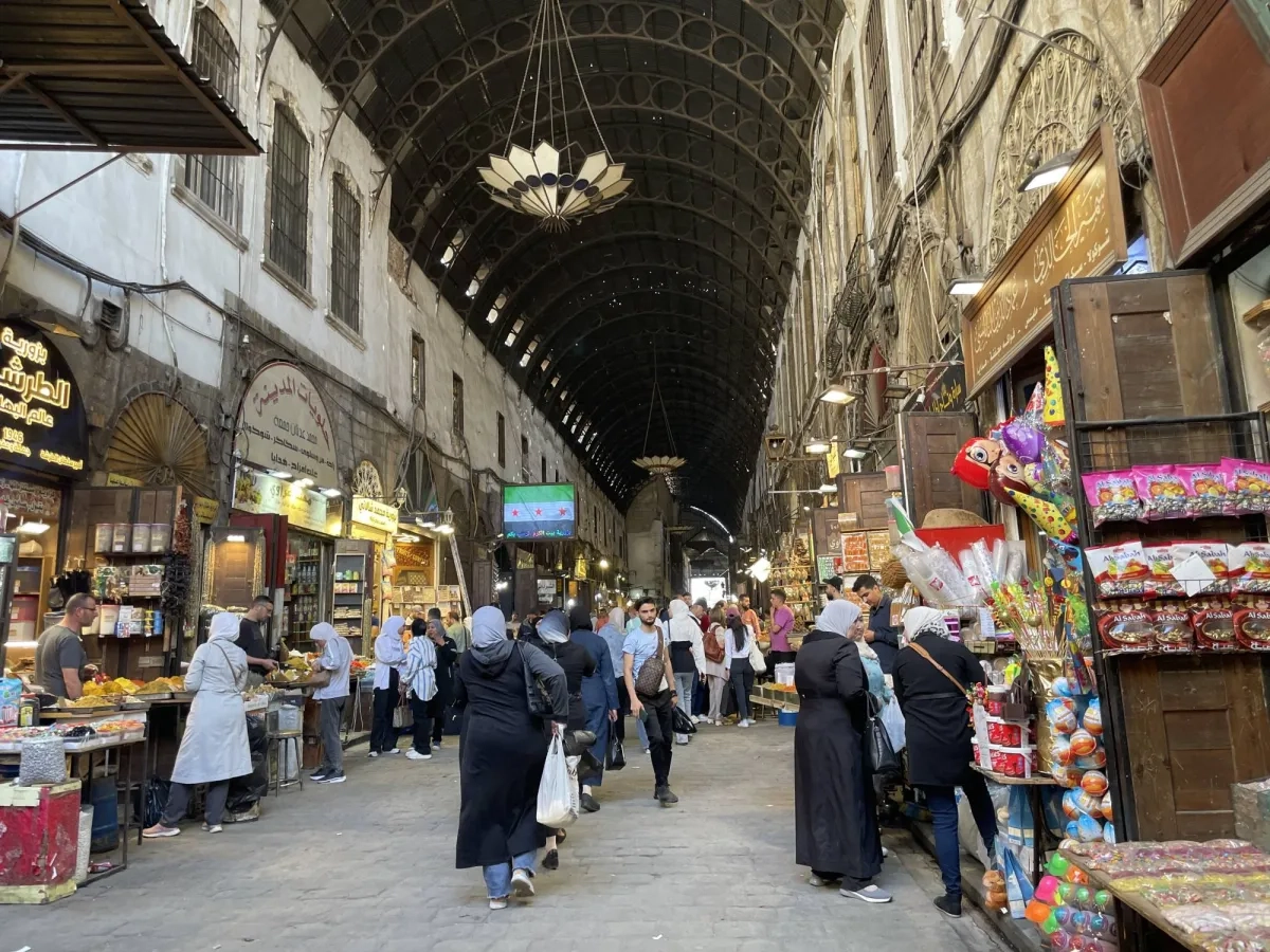 ما حقيقة العراك بين الأمن وتجار «بزورية دمشق»؟