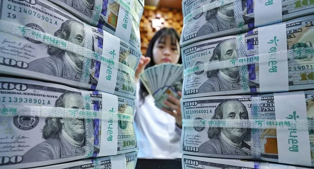 Dollar Eyes Weekly Rise into US-China Trade Talks