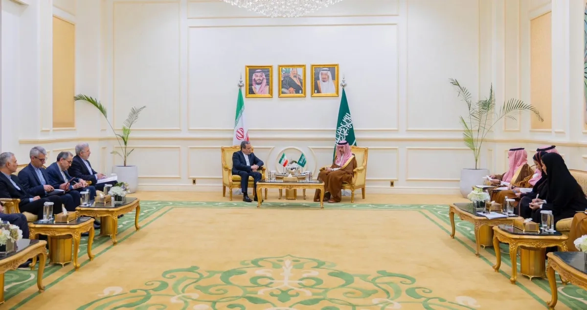 وزير الخارجية السعودي يبحث التطورات مع نظيره الإيراني في جدة