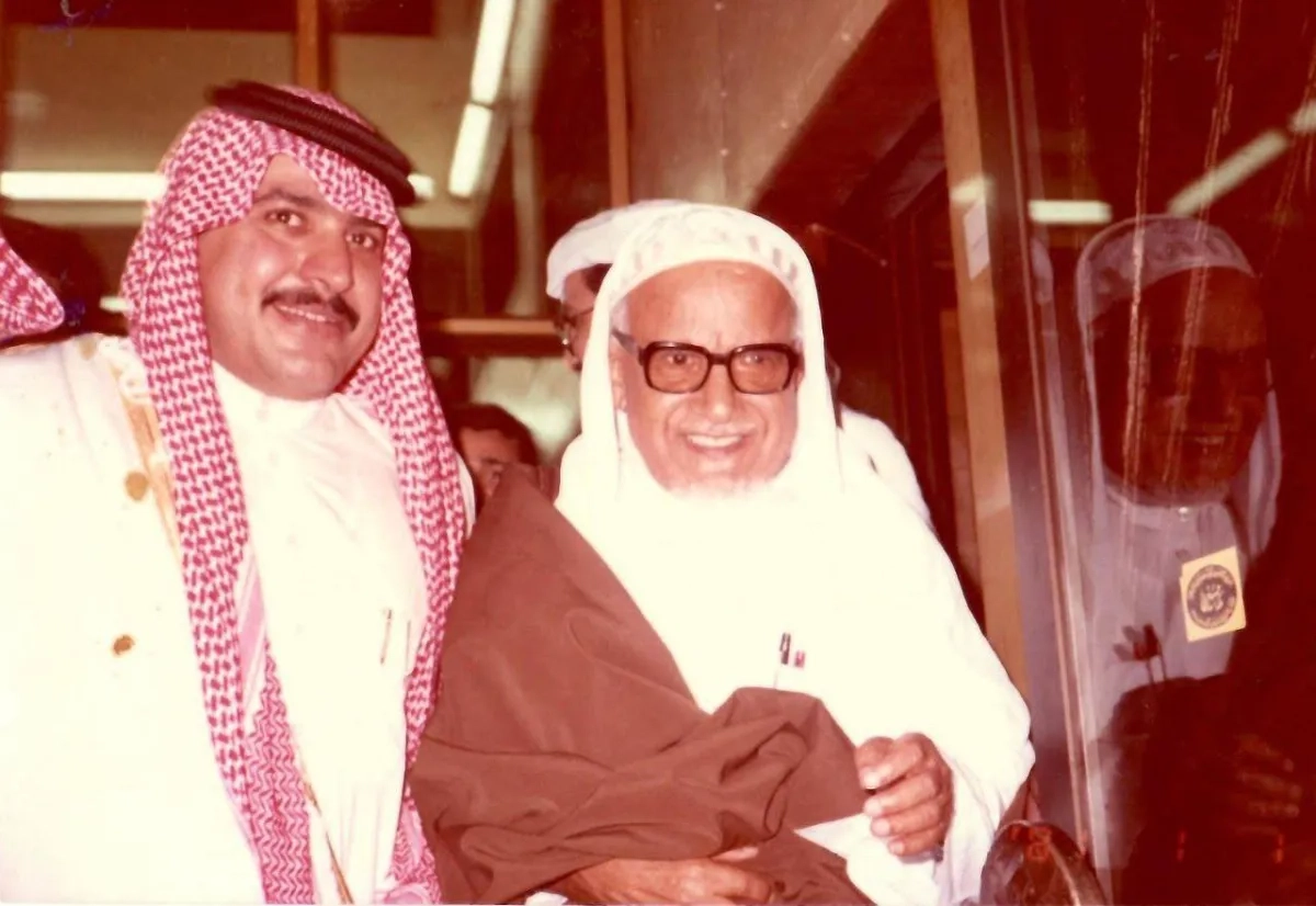 مع الجاسر... بين شراء مخطوط وشواء سمكة!