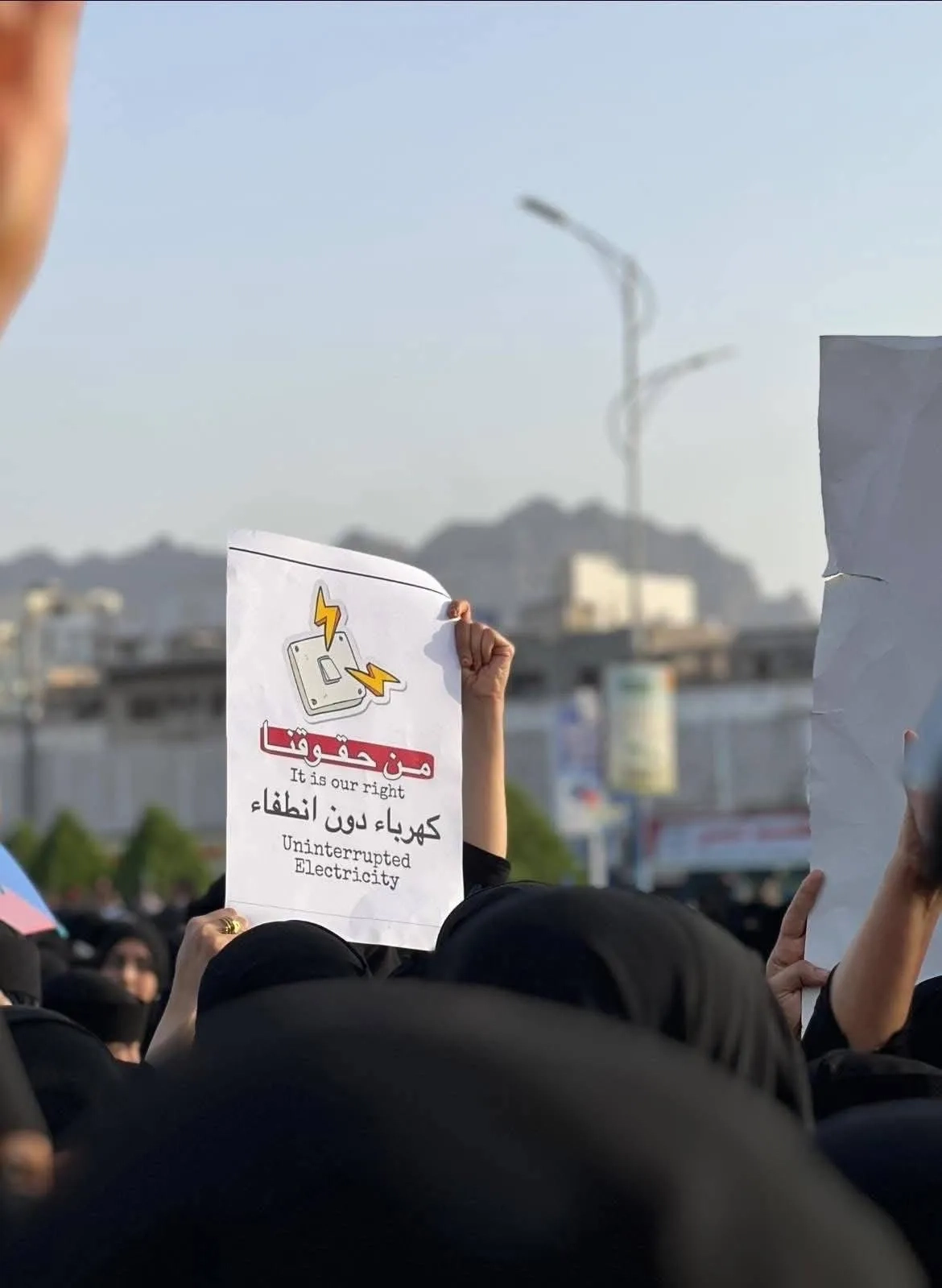 سكان عدن يتطلعون إلى تحسن خدمة الكهرباء بعد توجيهات بن بريك