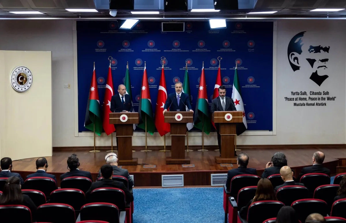 وزراء خارجية تركيا وسوريا والأردن طالبوا برفع العقوبات ووقف الاعتداءات الإسرائيلية