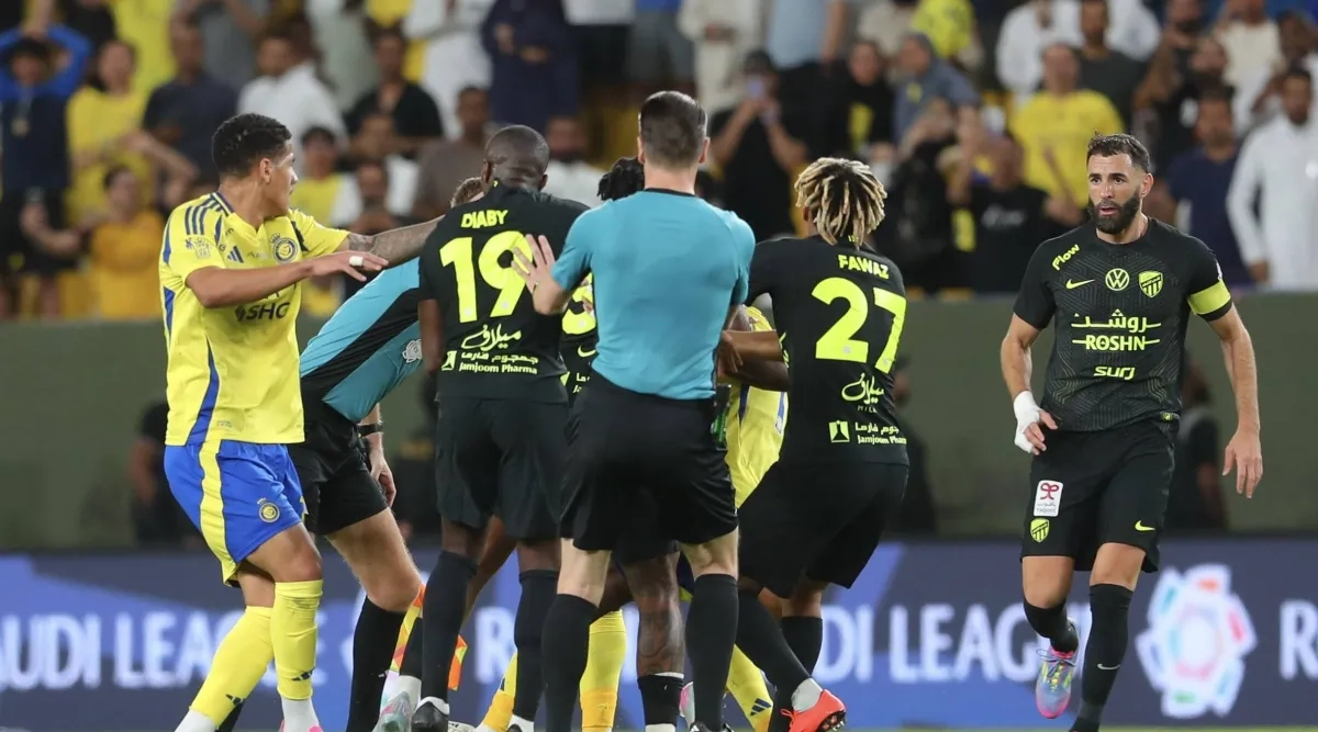 «الانضباط» تعاقب يايسله ... وتوقف ديابي «الاتحاد» مباراتين