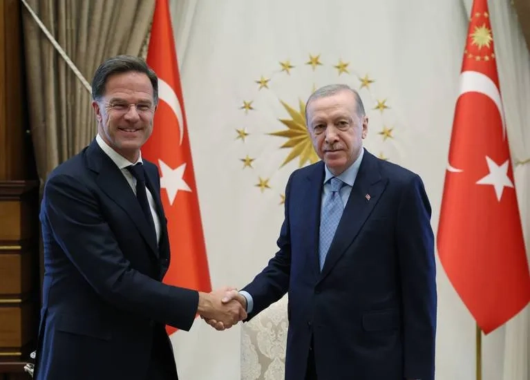 إردوغان يطالب «الناتو» بالحياد تجاه الحرب الروسية الأوكرانية