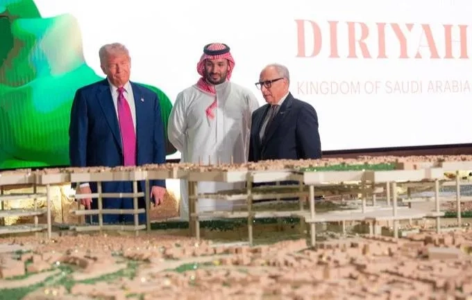 محمد بن سلمان يصطحب ترمب في جولة بحي الطريف التاريخي