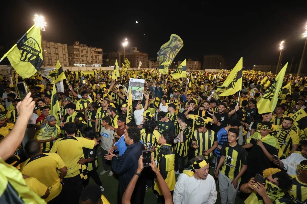من بريدة إلى جدة... جماهير الاتحاد تحتفل باللقب الـ14