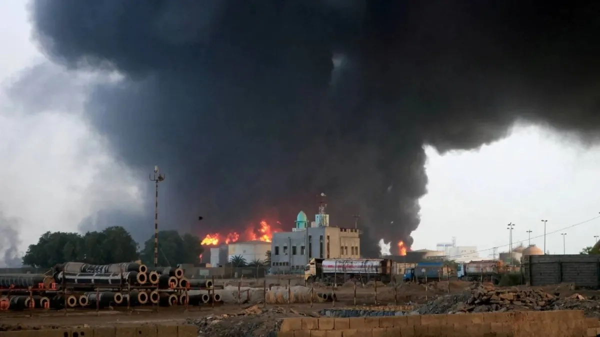Israel Attacks Yemeni Ports, Warns That Houthi Leader Is a Target