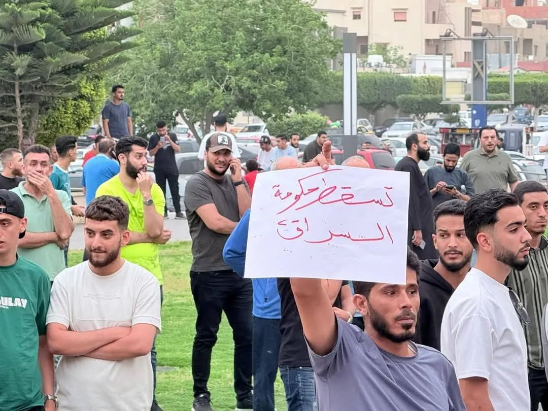 استقالة 7 وزراء من حكومة الدبيبة والمدرعات تغلق الطرق المؤدية لمقرها