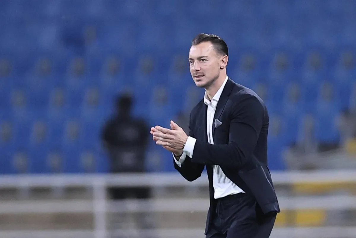 الأهلي في بيان: يايسله مستمر حتى يونيو 2026… ولم نفاوض غيره