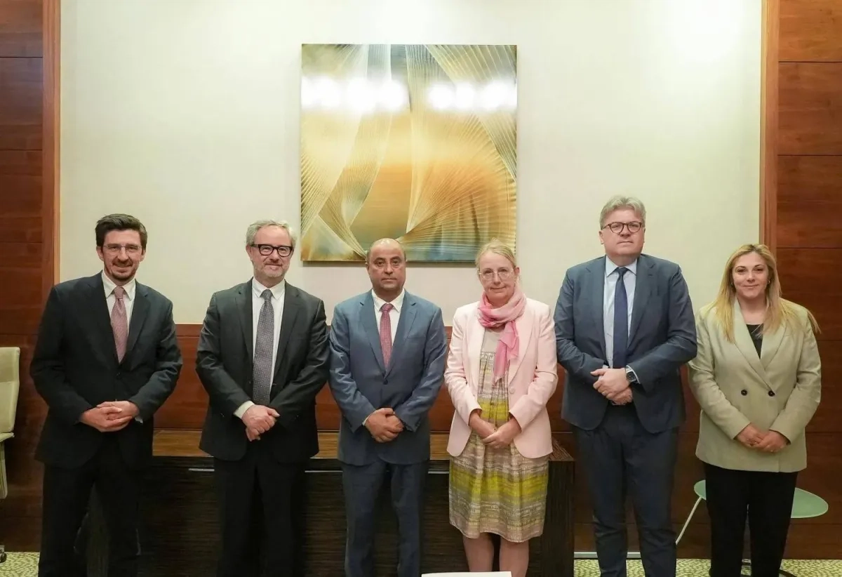 مجلس الوزراء اليمني يعد بحلول جذرية لتوفير الخدمات وإنقاذ العملة