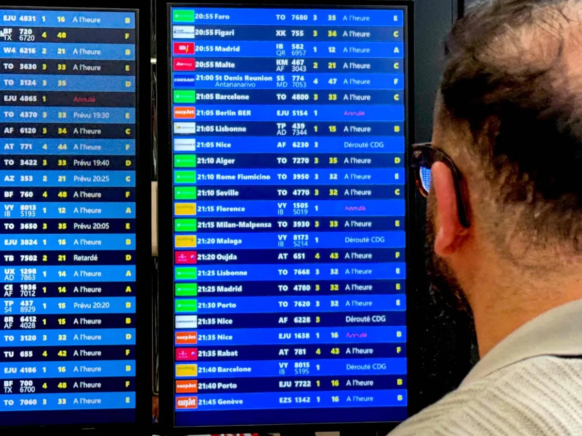Paris Airport Chaos to Enter Second Day after Air Traffic Breakdown